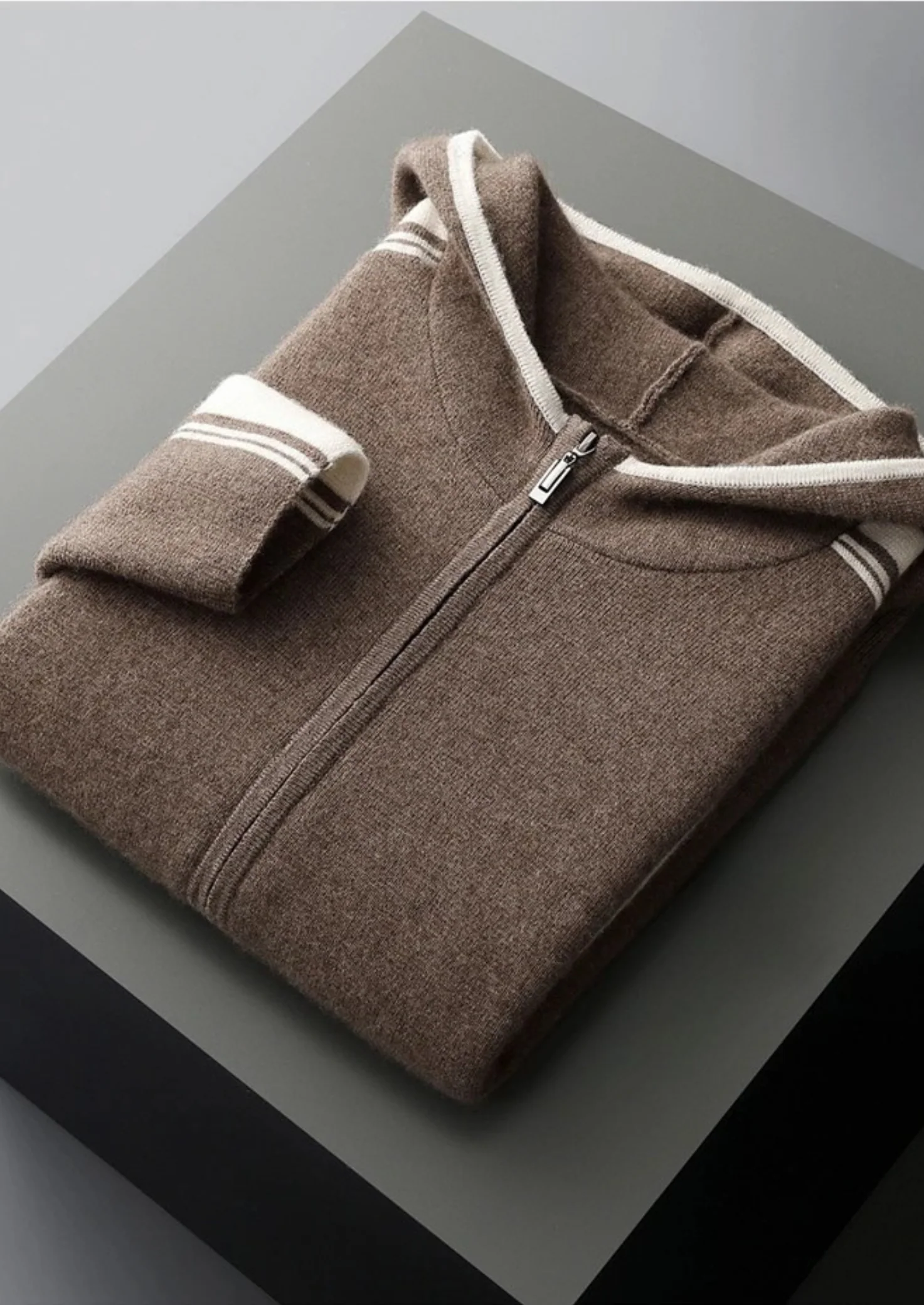 100% CASHMERE TRACKSUIT - Image 8